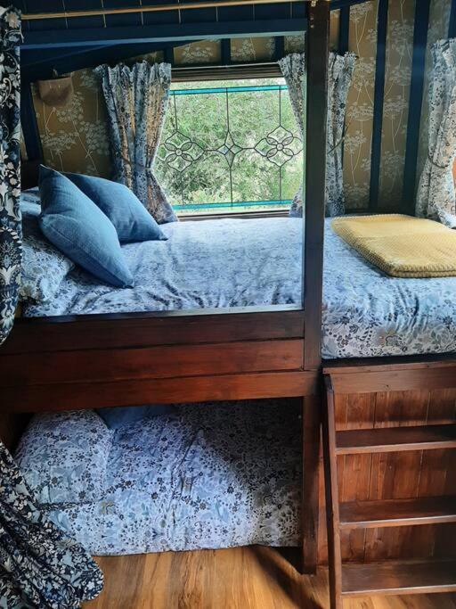 Ferienwohnung Off Grid Rosie Sheperd Hut And Summerhouse Plus 1 Acre At Tanyrallt Llanybyther Exterior foto